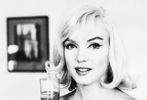 Marilyn-Monroe-photographed-by-Henri-Cartier-Bresson-1960-marilyn-monroe-35426209-500-341