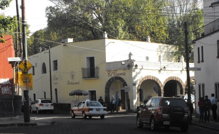La-Conchita-03-Barrio-Casa-Los-Camilos-Restaurante-Convento