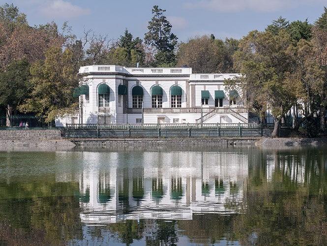 MÉXICO, D.F., 15NOVIEMBRE2012.- La Casa del Lago es un centro cultural extramuros que pertenece a la UNAM, ubicado en la primera sección del Bosque de Chapultepec. Se fundó en 1959 y fue Juan José Arreola su director fundador. FOTO: DIEGO SIMÓN SÁNCHEZ /CUARTOSCURO.COM
