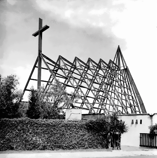 La Iglesia de la Santa Cruz del Pedregal: ejemplo de modernidad y tradición