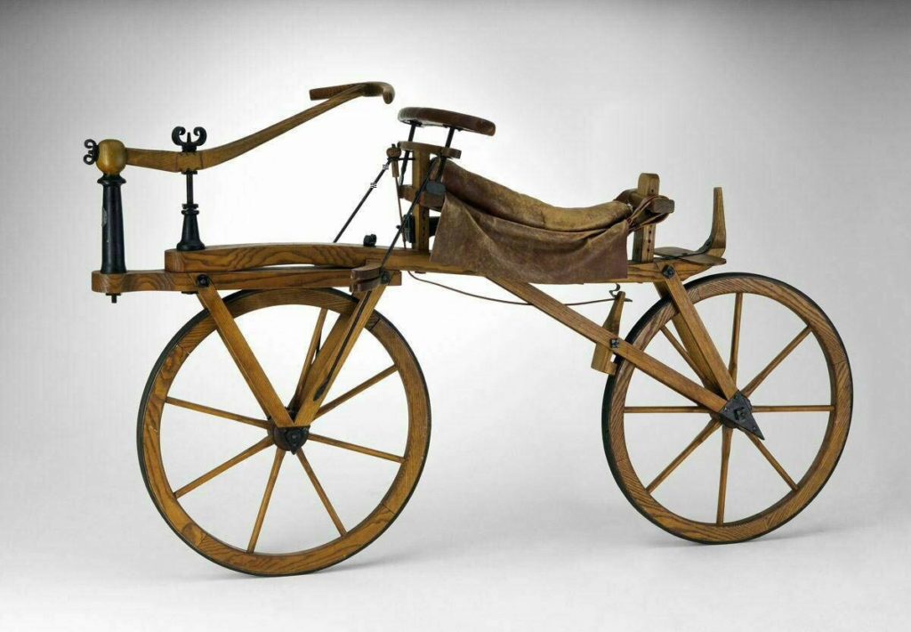 Exhibición de bicicletas antiguas y trueque de piezas