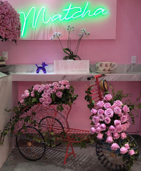 Isabella Café: una oda exquisita al color rosa en la Roma