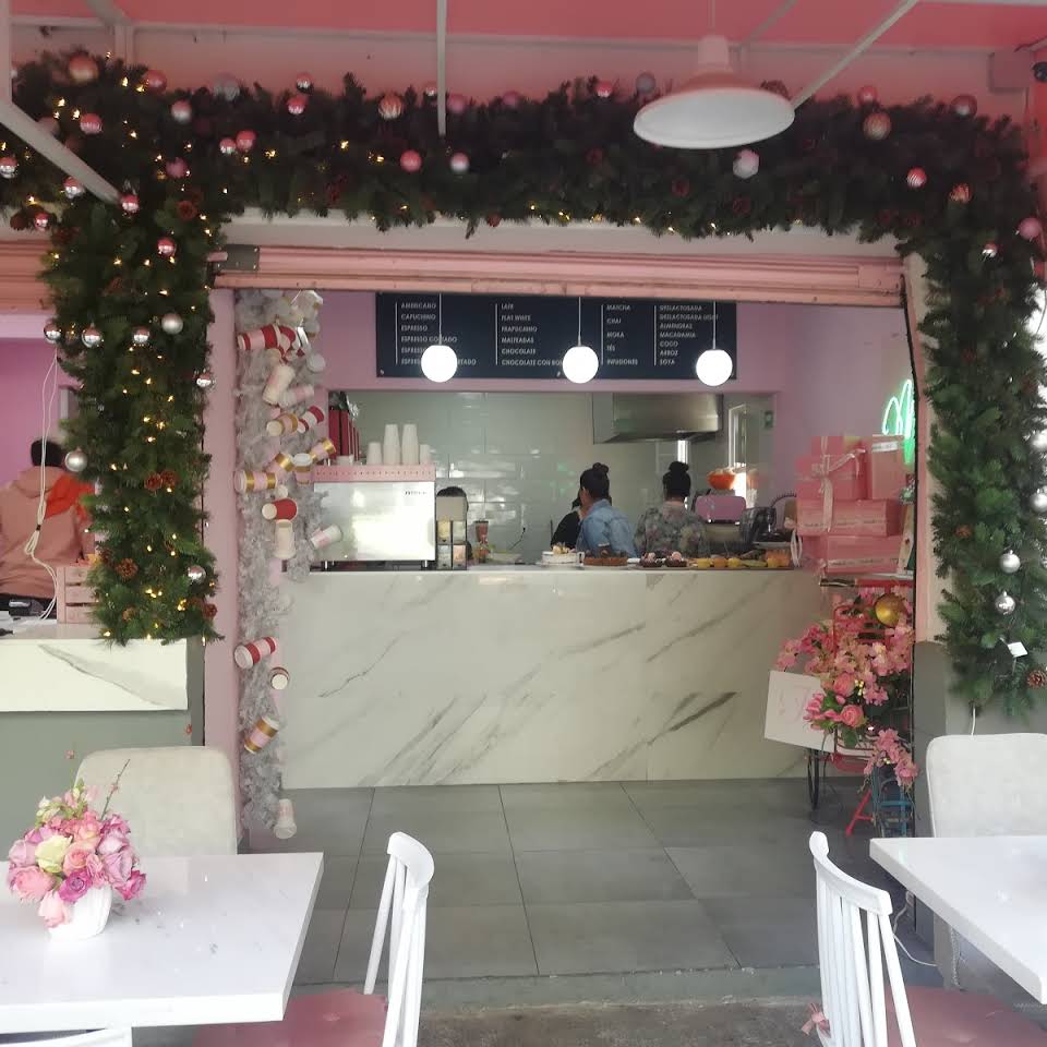 Isabella Café: una oda exquisita al color rosa en la Roma