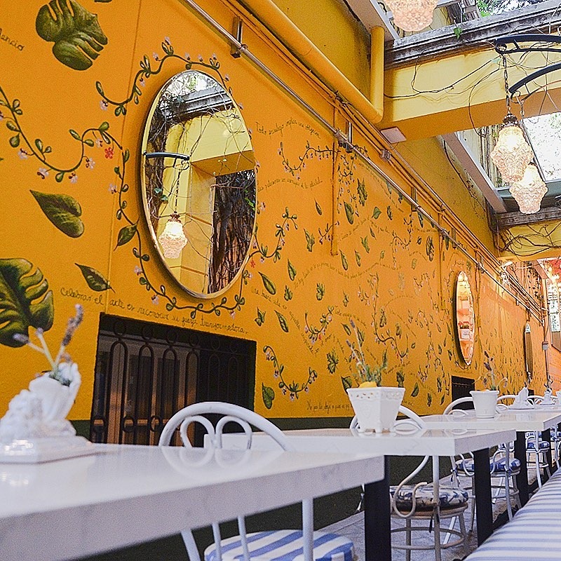 Café Tres Abejas: delicias caseras en un rinconcito amarillo de la Roma