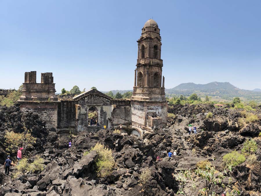 La historia de las ominosas ruinas de San Juan Parangaricutiro (FOTOS)
